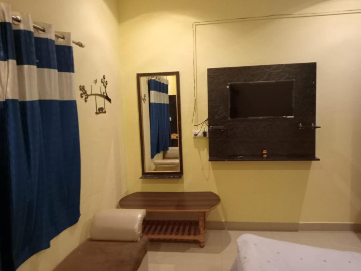Gangotri Inn Varanasi Exterior foto